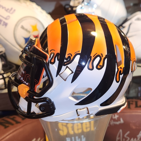 Ochocinco Bengals Chad Johnson Autographed mini helmet Cincinnati Bengals - Picture 3 of 13
